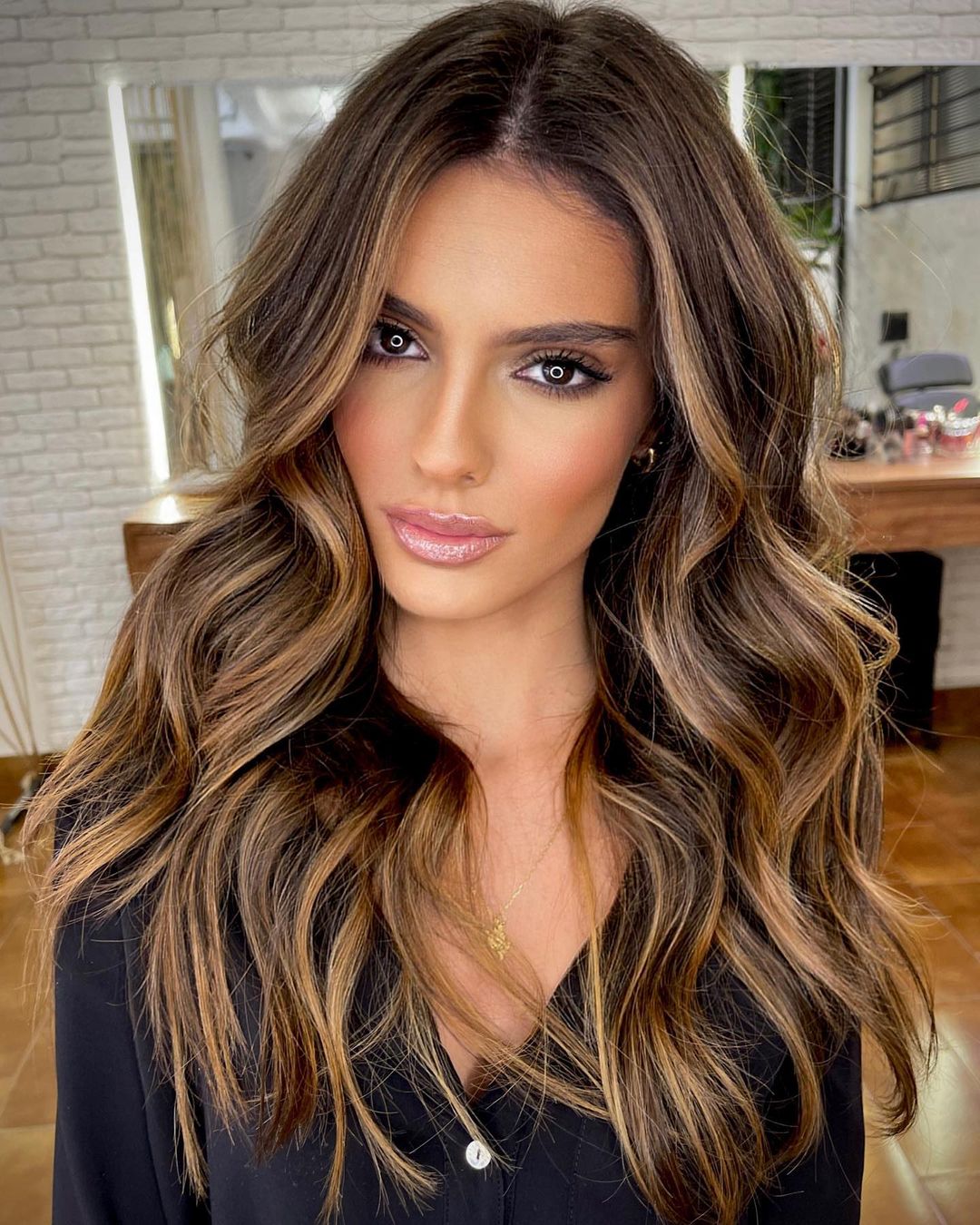 Brunette Hair with Golden Ginger Highlights